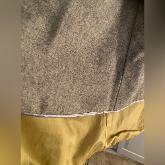 GAP layered trench coat. Beige gray & yellow lining. Removable layer Size: M - Picture 6 of 12